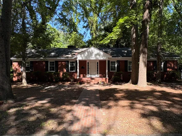 802 Forest Hill Circle, Greenville, NC 27858