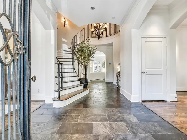 30 Hackberry Ln APT A, Houston, TX 77027