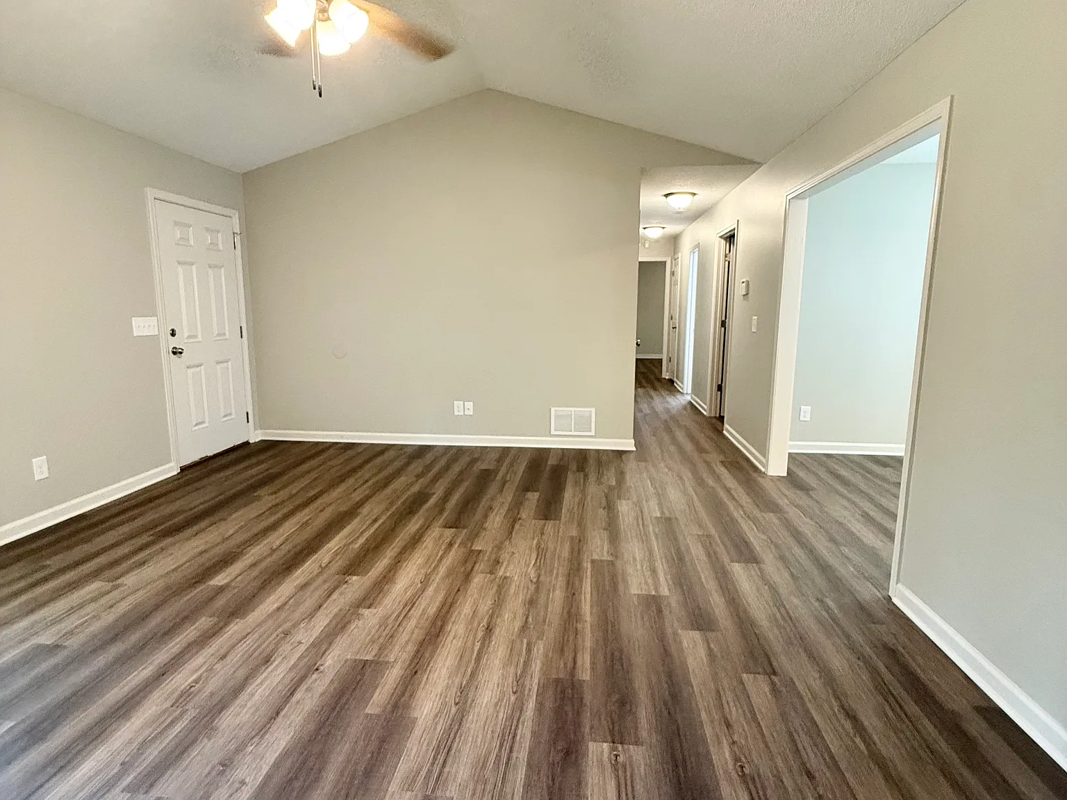 3 bed, 1400 sqft, $1,895 — Photo 3