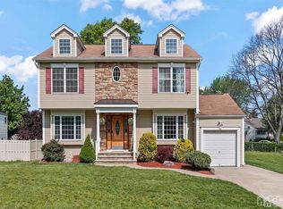 41 Eardley Rd, Edison, NJ 08817