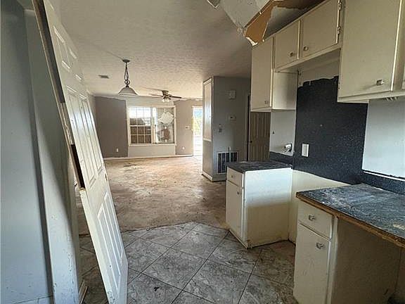5th image of 2002 6th Ave