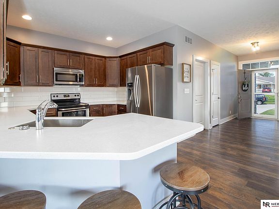 5th image of 725 Larkspur Dr