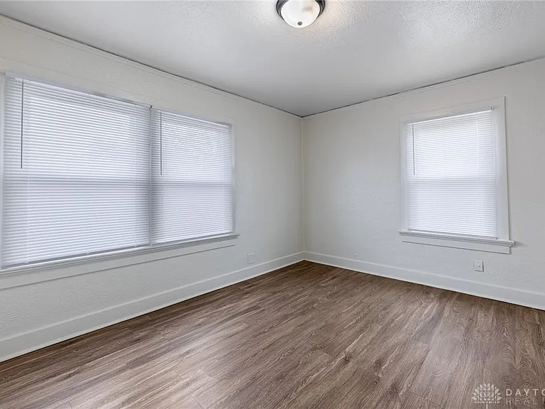 338 Kenwood Ave — Photo 13
