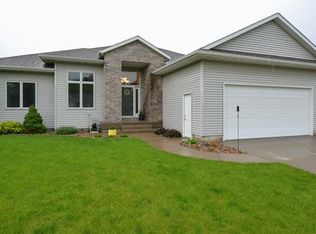 214 Buckeye Ln, Riverside, IA 52327