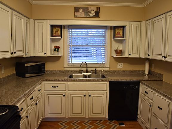 2nd image of 2916 Audubon Dr