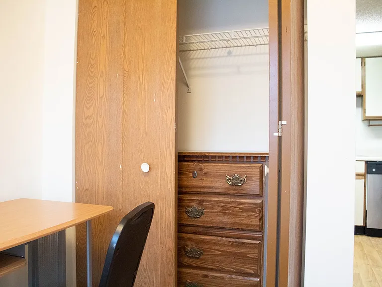 907 W Oregon St — Photo 3