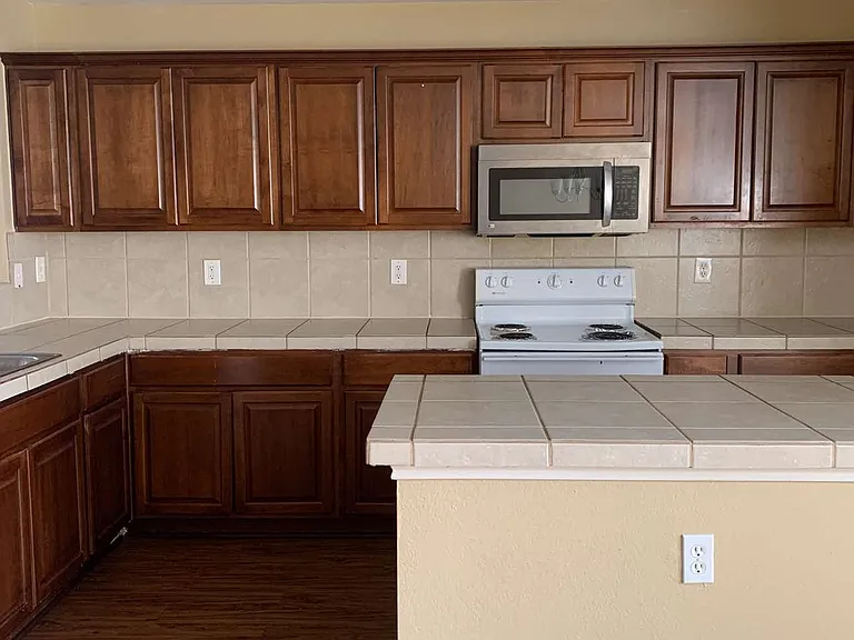 1434 Mission Hills Ln — Photo 5