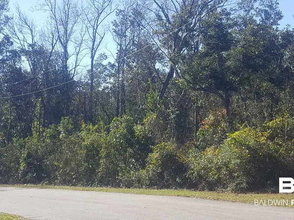 2062 Club House Dr, Lillian, AL 36549