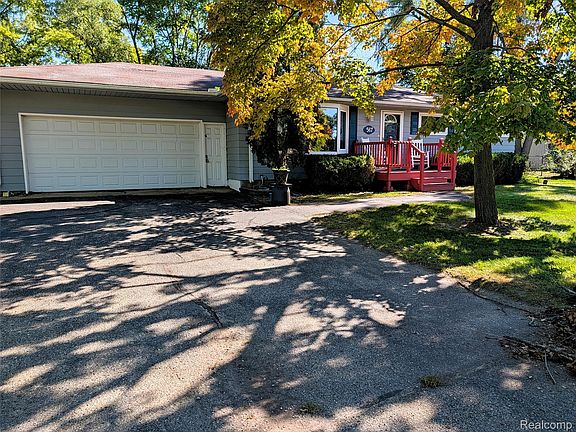 3rd image of 567 Pine Tree Rd