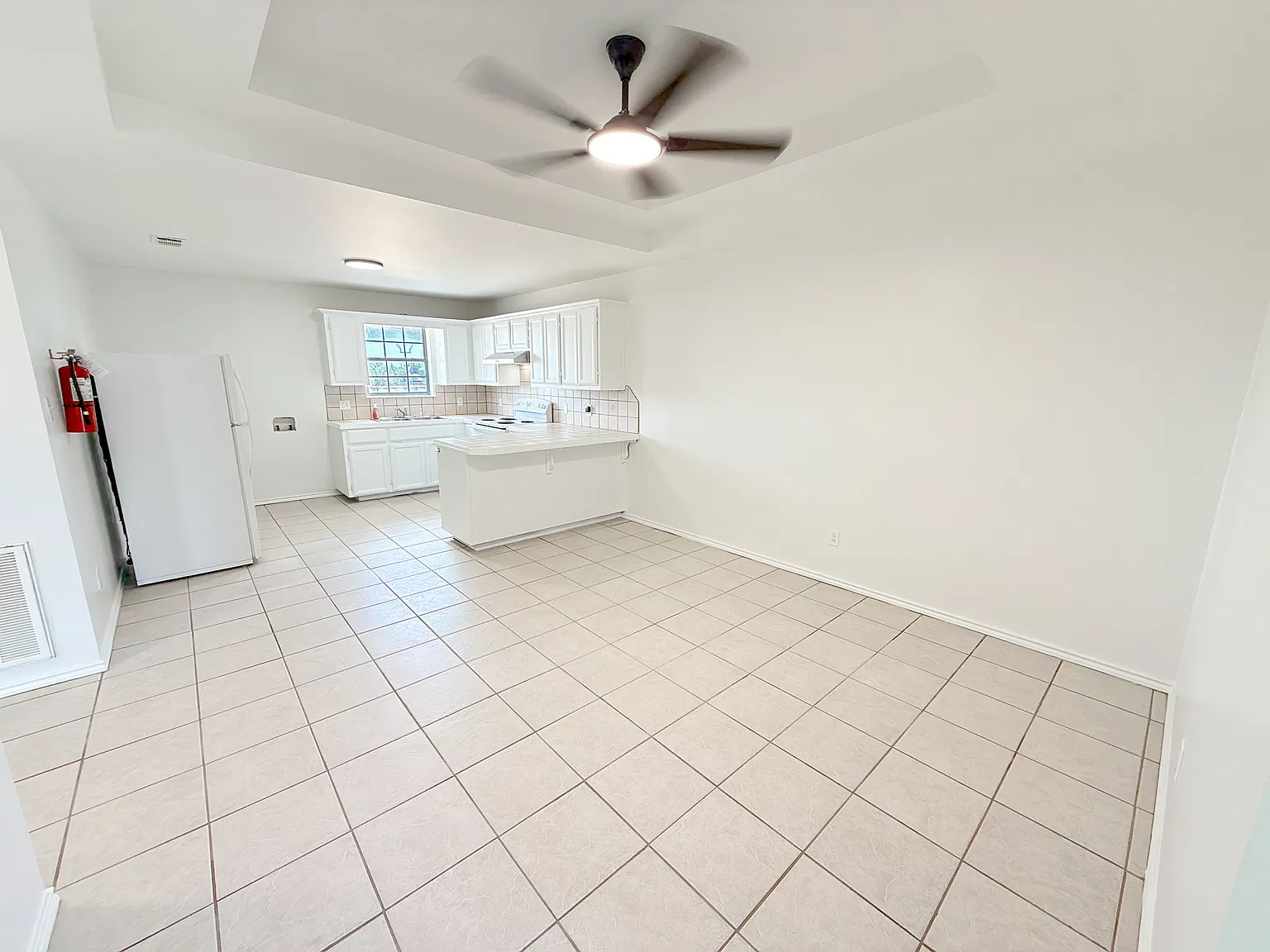 2 bed, 1000 sqft, $855 — Photo 2