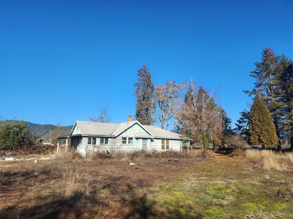 1940 White Schoolhouse Rd, Cave Junction, OR 97523