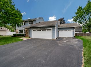 30W266 Bedford Ln, Warrenville, IL 60555