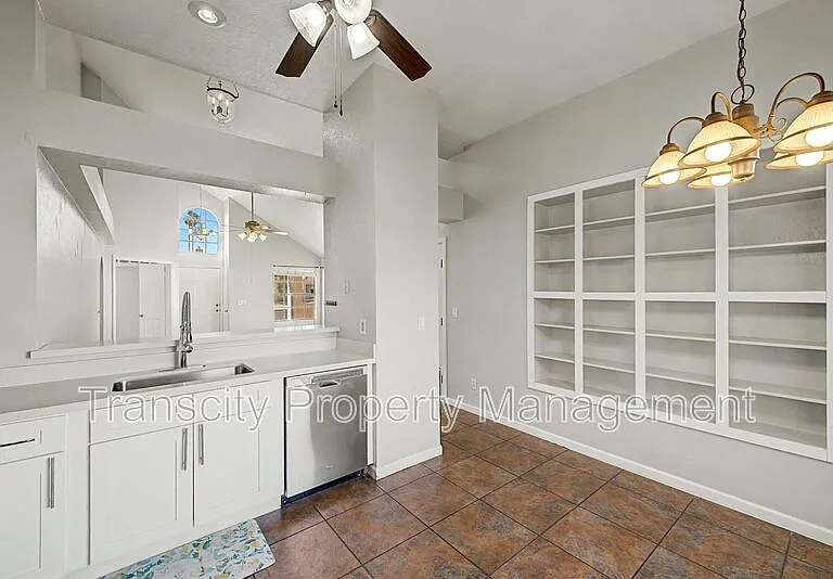 1825 E Secretariat Dr — Photo 5
