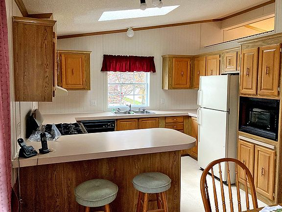 2nd image of 184 Vermont Dr #184