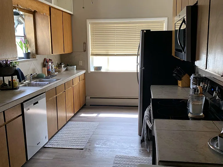 537 Cy Ave — Photo 14