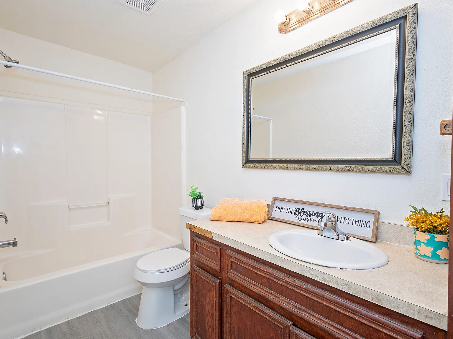 3 bed, 750 sqft, $1,000 — Photo 4