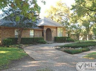 900 Macarthur Ct, Irving, TX 75061