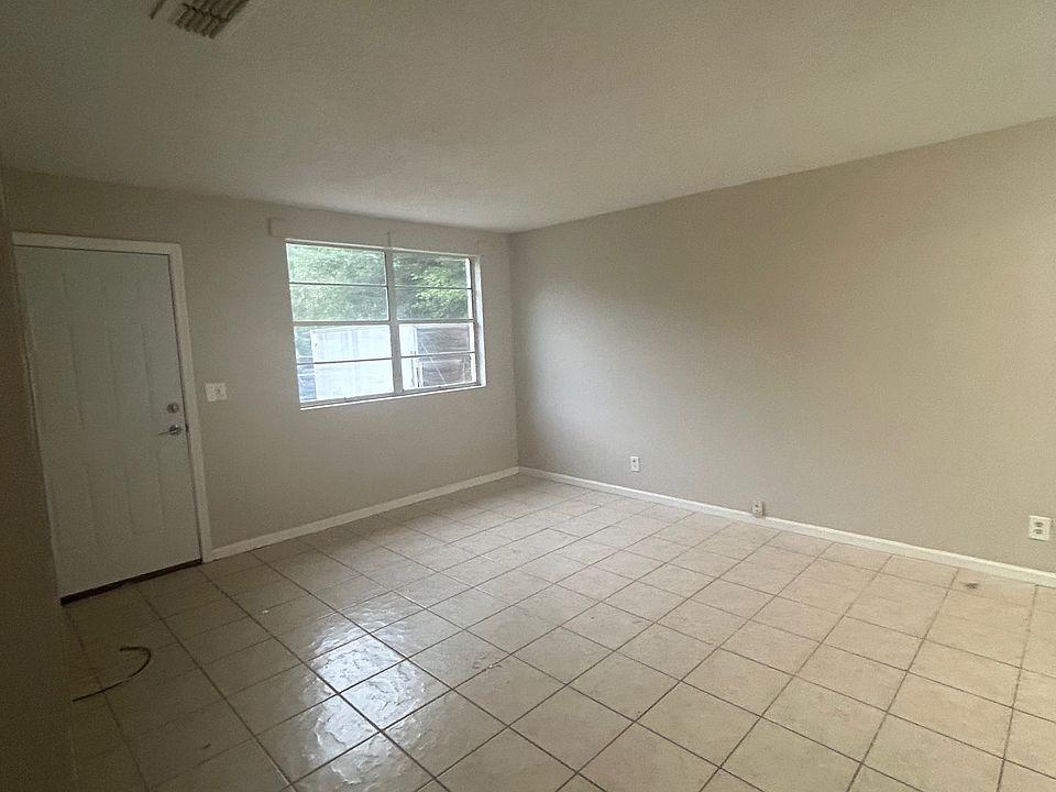 1st image of 355 Woodside Dr