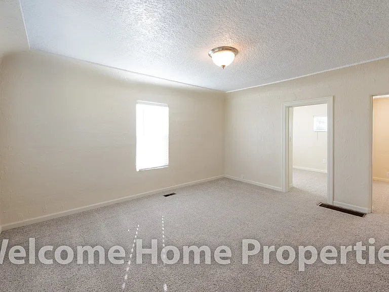 309 SW 6th St — Photo 16