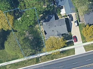 740 Cabana Rd W, Windsor, ON N9G 1A4