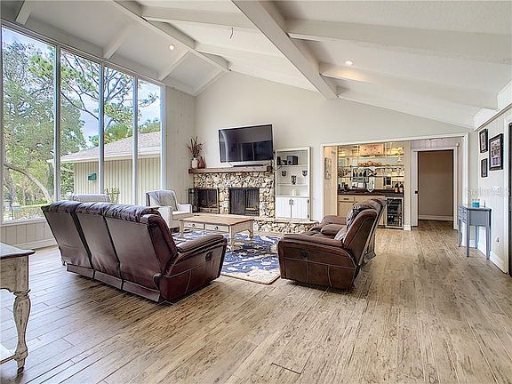 5th image of 302 Magnolia Lake Dr