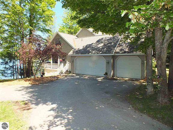 3rd image of 19218 Wildwood Dr