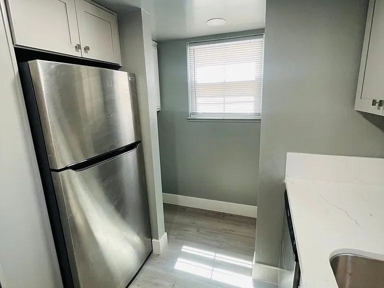 1085 Piedmont Dr — Photo 8