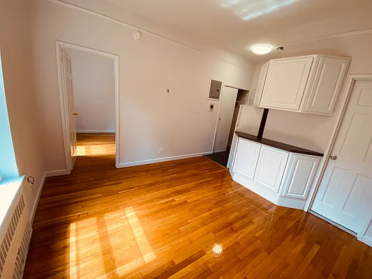 Rented by Metropolis Real Estate of Manhattan | media 3