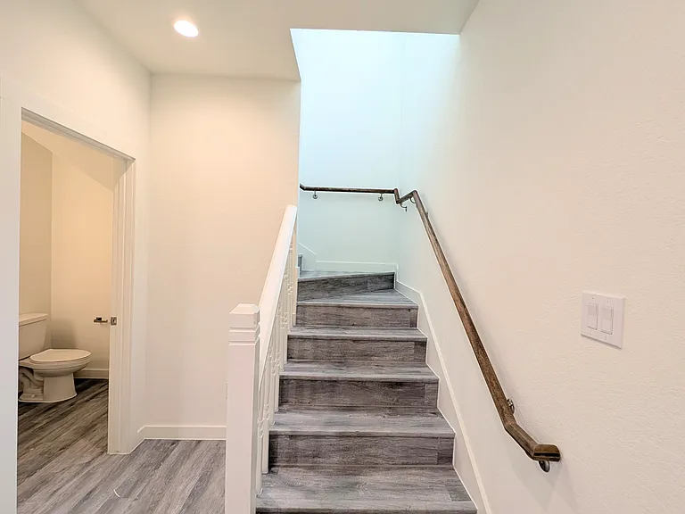 625 Essex St — Photo 8