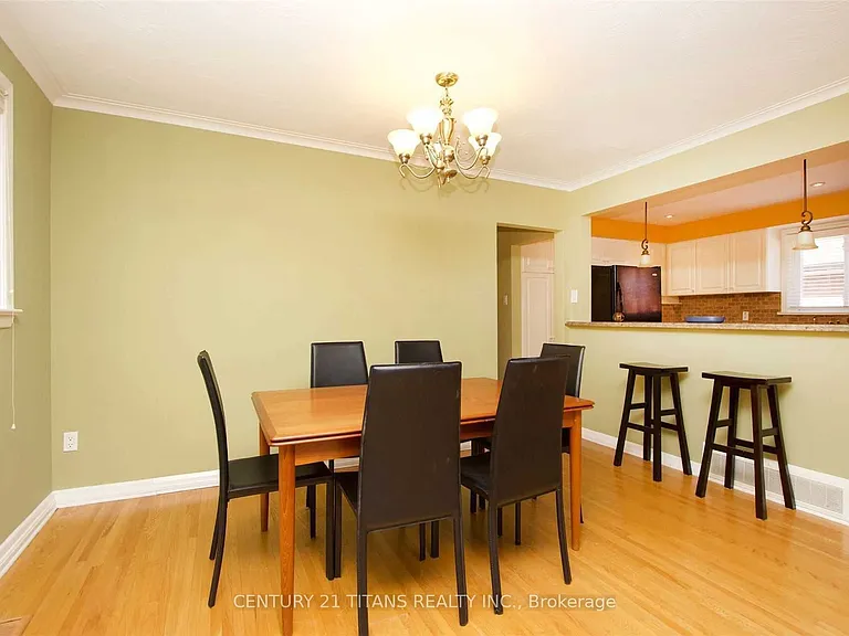 38 Rochman Blvd — Photo 4