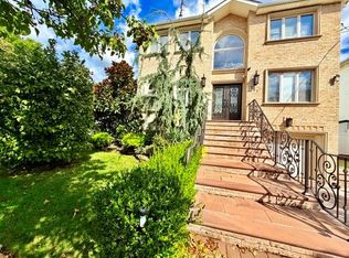 207 Swinnerton St, Staten Island, NY 10307