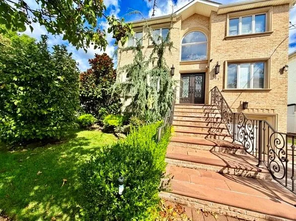 207 Swinnerton St, Staten Island, NY 10307
