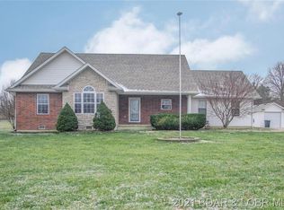 1237 Quail Valley Cir, Lebanon, MO 65536