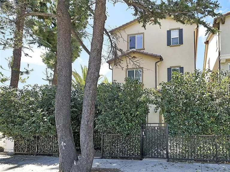 14700 Sherman Way — Photo 20