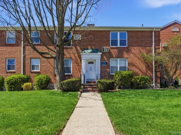 36-10 Utopia Parkway #E4, Flushing, NY 11358