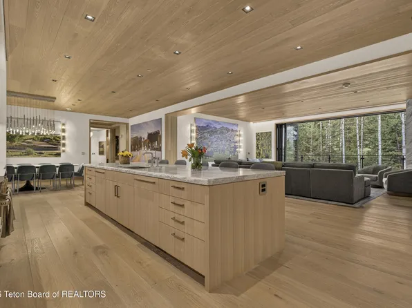 3355 W Cody Ln #710, Teton Village, WY 83025