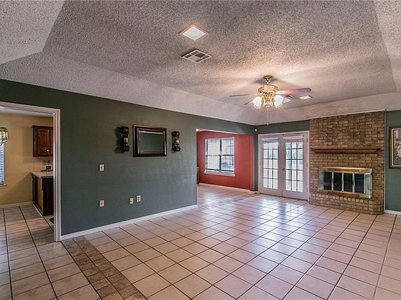 4th image of 221 Towne West Dr