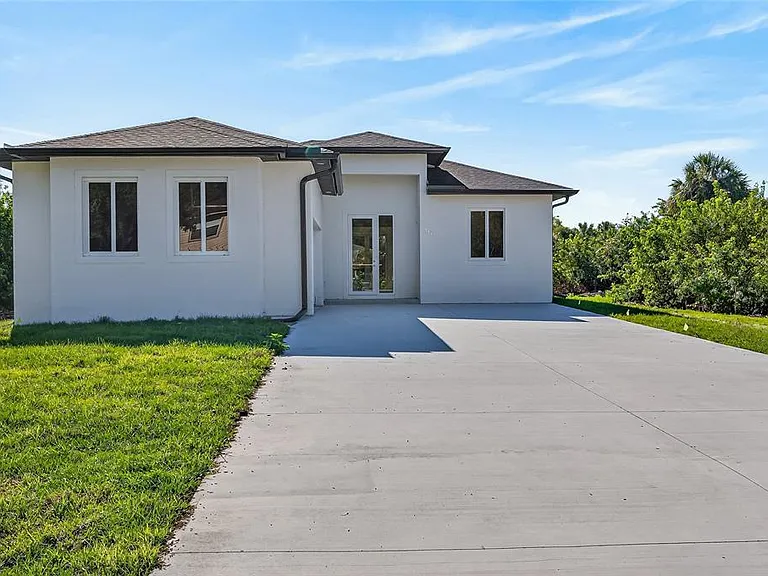 511 Sweetwater Dr — Photo 2