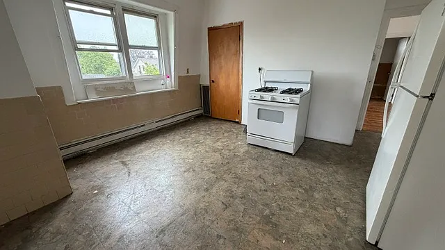 3 bed, $1,800 — Photo 3