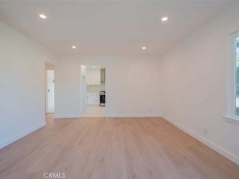 14418 Martha St — Photo 16