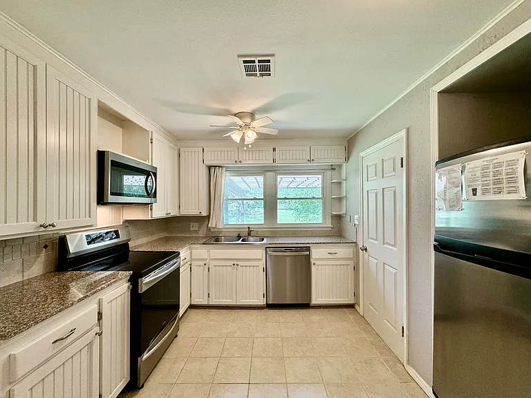 9519 Stratford Dr — Photo 6