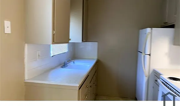 2 bed, 900 sqft, $2,890 — Photo 3