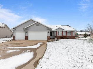 2519 Grassy Ln, Neenah, WI 54956