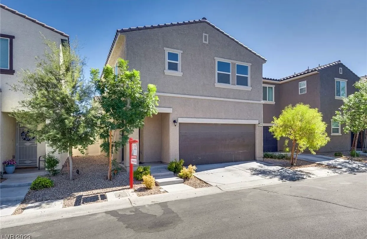4 bed, 2.5 bath, $2,200 — Photo 1