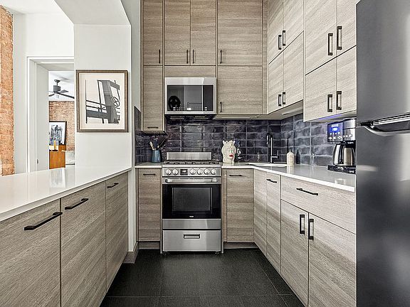 3rd image of 360 W 21st St Unit 2DE