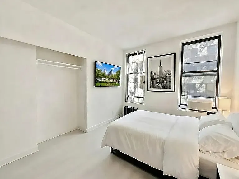 366 W 52nd St #4A — Photo 3