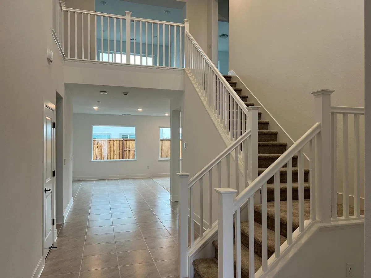 4 bed, 3119 sqft, $3,700 — Photo 2