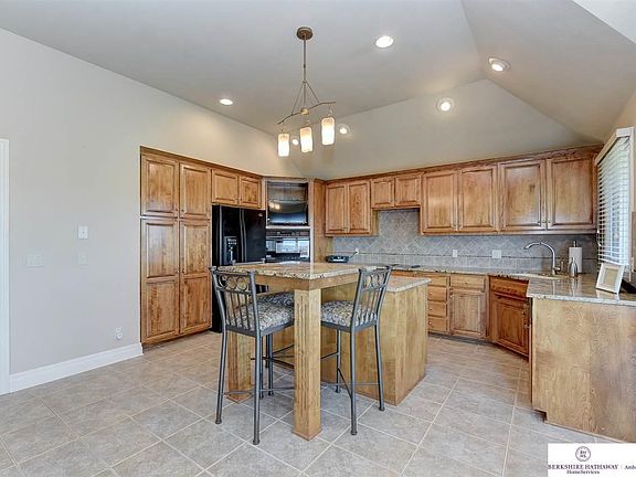 4th image of 15916 Curtis Ave