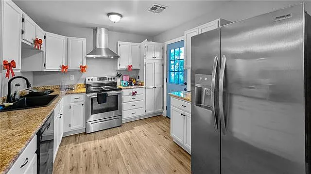 528 Grovewood Dr — Photo 5