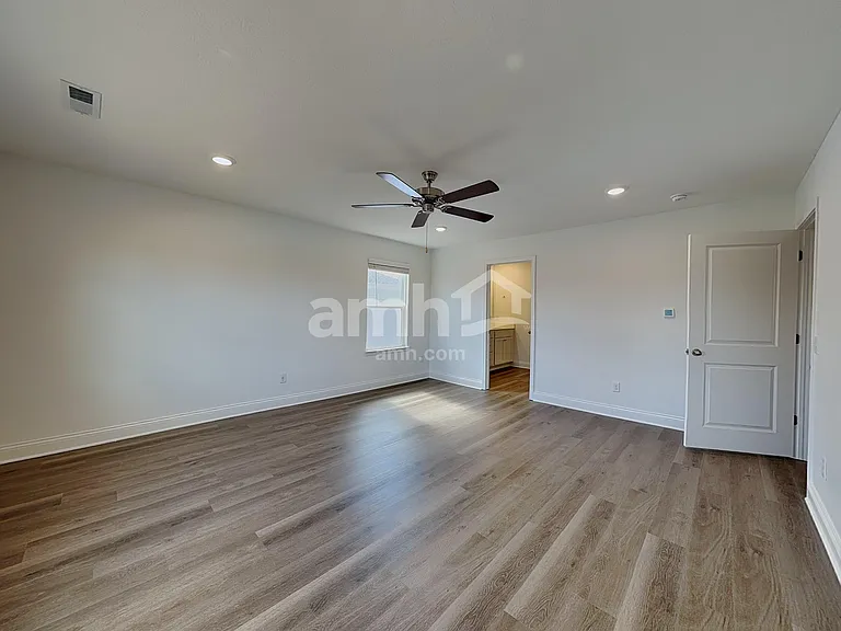 884 Heritage Blvd — Photo 11